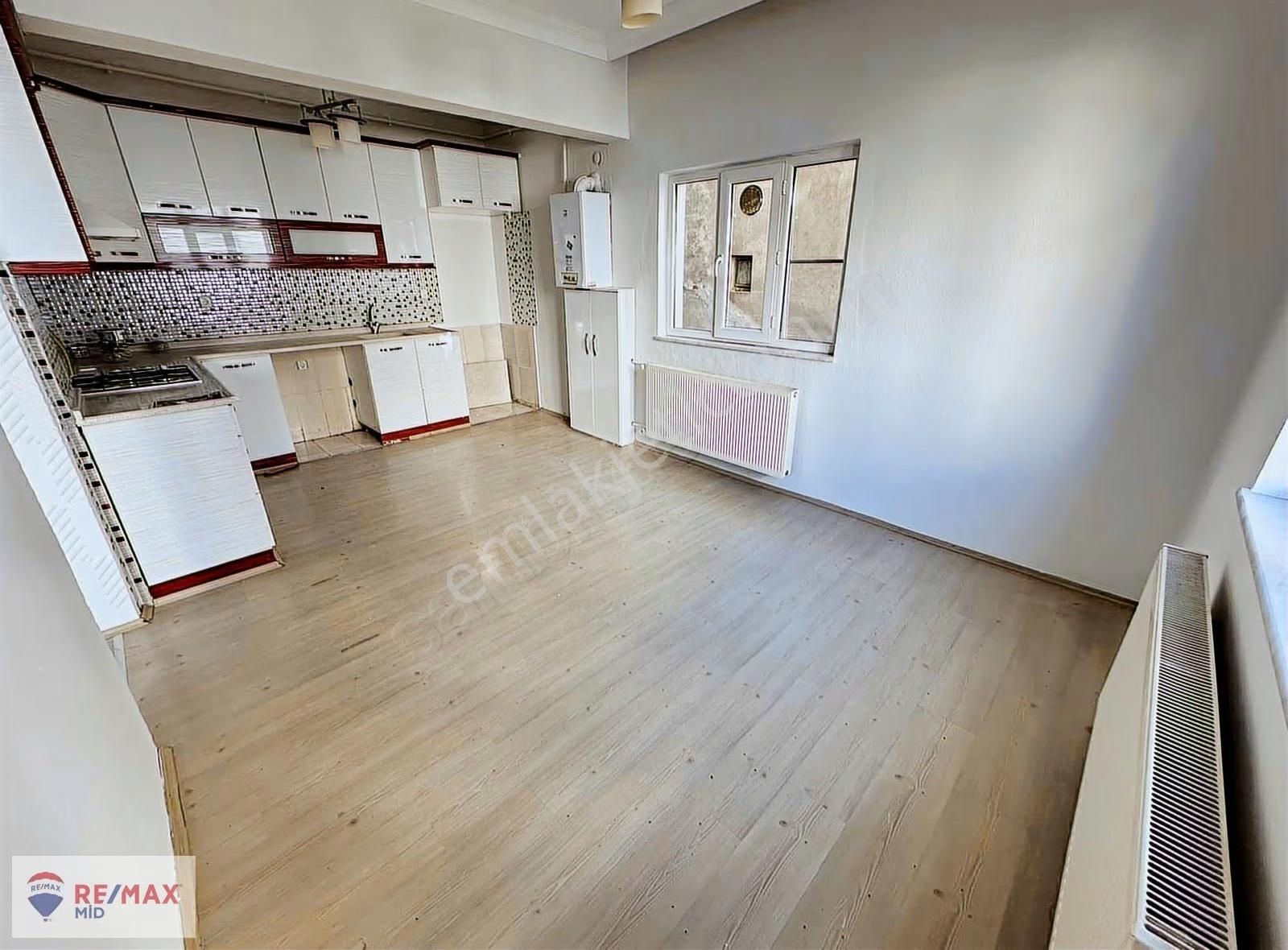Remax Mid'den Cumhuriyet Lisesi Yakını 2+1 Kiralık Daire - Görsel 8