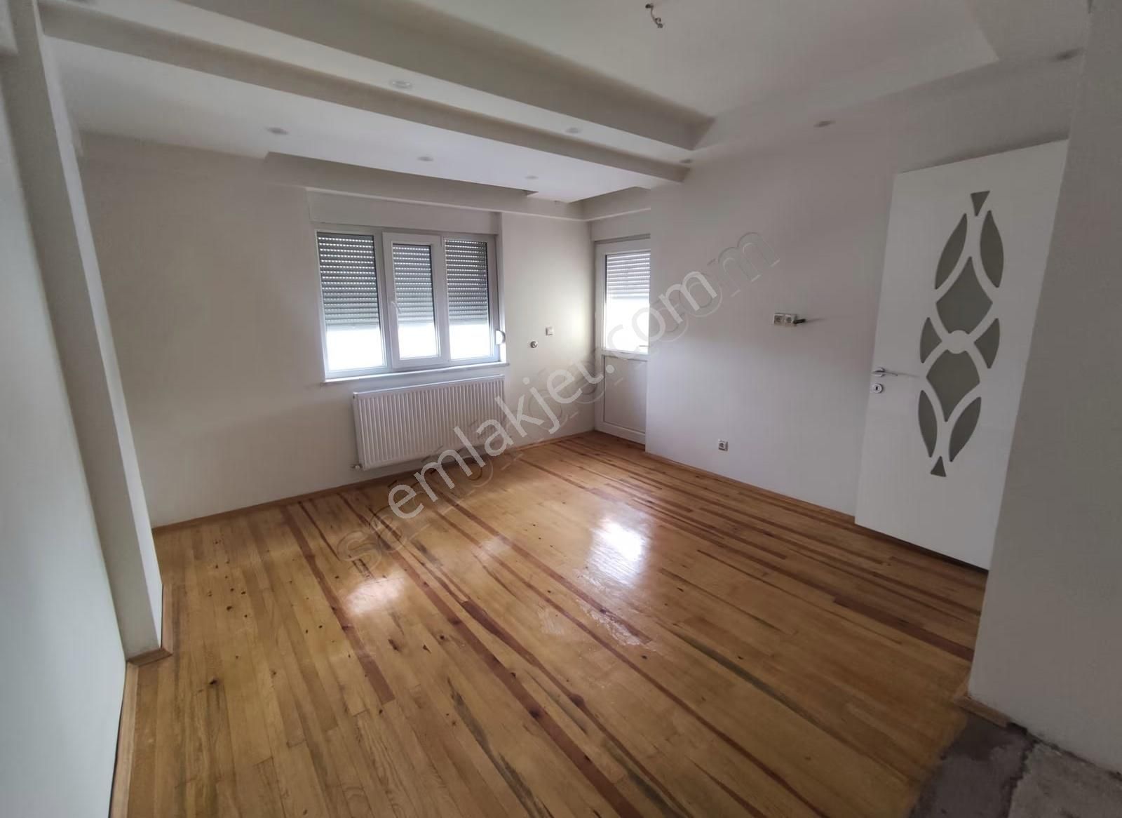 Cumhuriyet Mahallesinde 170 M2 Geniş İçi Yeni Kiralık 3+1 Daire - Görsel 9