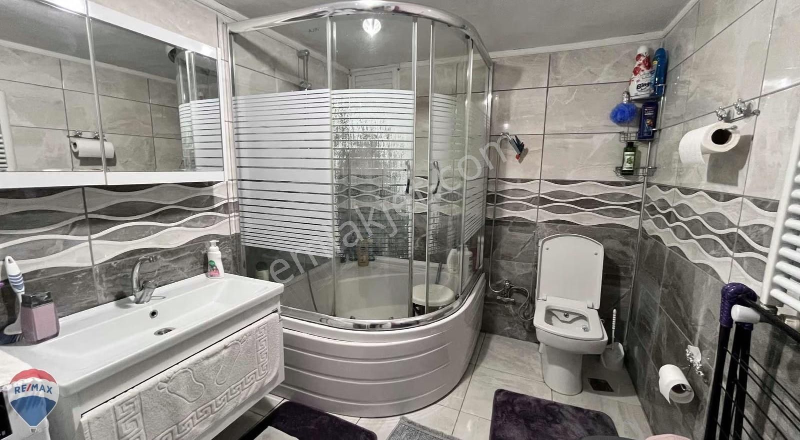 Remax Maviden Çoruh Evlerde 3+1 2.kat 140 M2 Balkon+ Depoludaire - Görsel 14