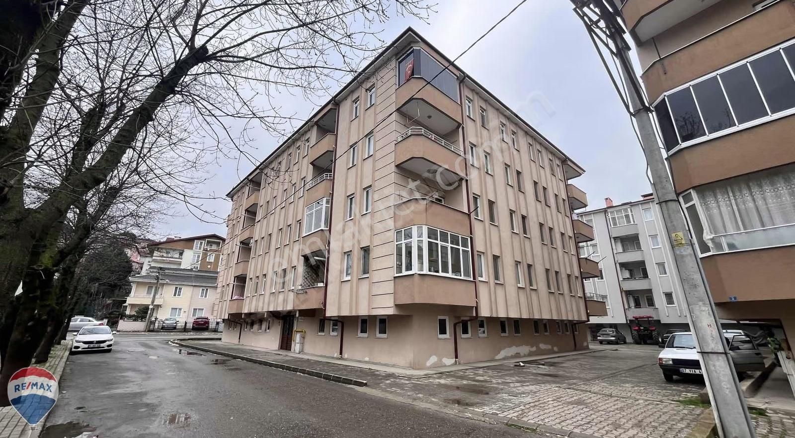 Remax Maviden Çoruh Evlerde 3+1 2.kat 140 M2 Balkon+ Depoludaire - Görsel 18