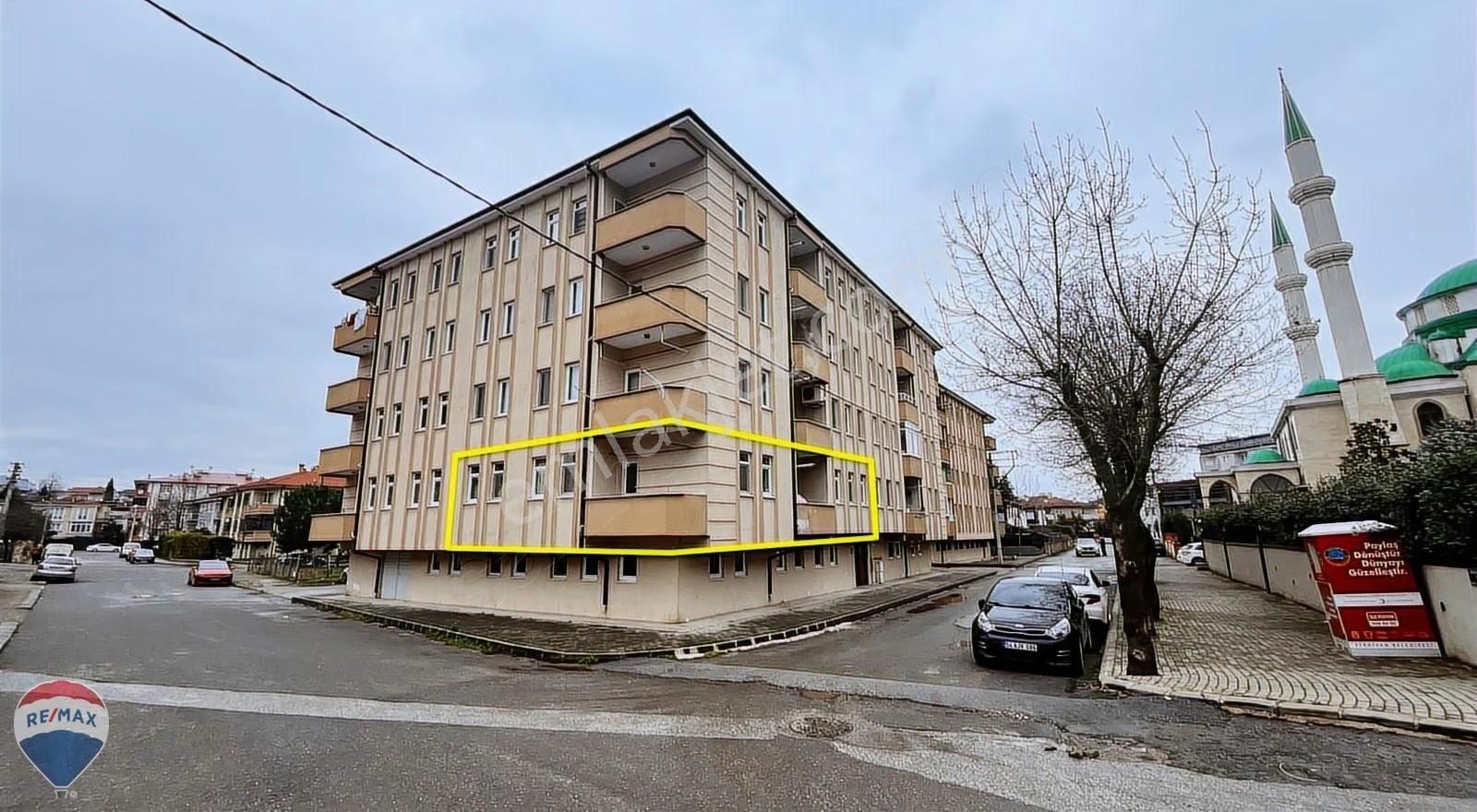 Remax Maviden Çoruh Evlerde 3+1 2.kat 140 M2 Balkon+ Depoludaire - Görsel 4