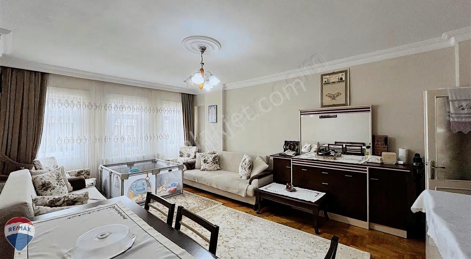 Remax Maviden Çoruh Evlerde 3+1 2.kat 140 M2 Balkon+ Depoludaire - Görsel 9