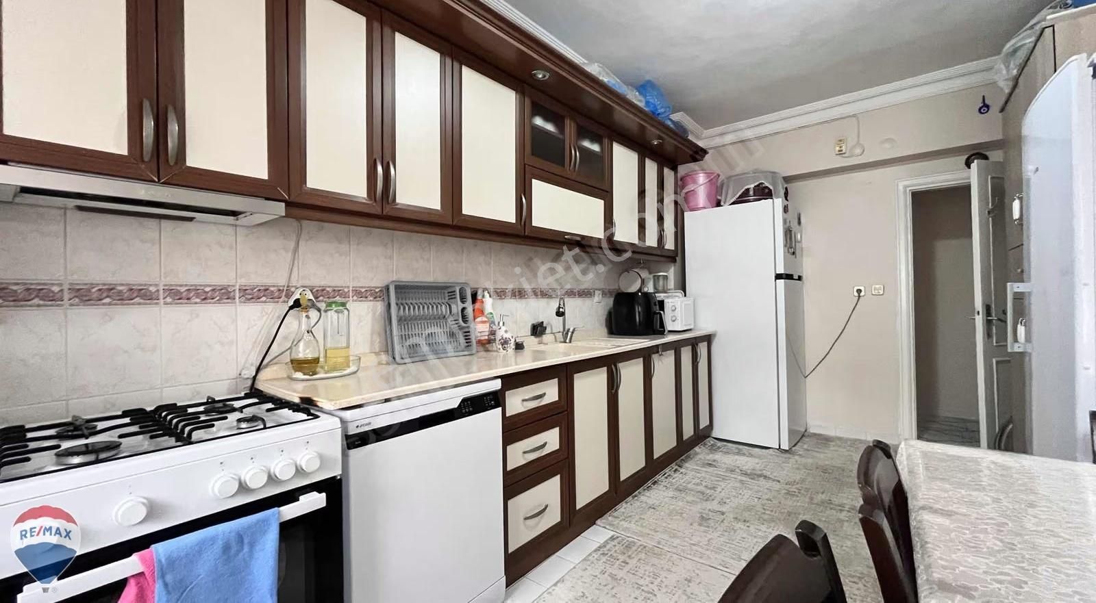 Remax Maviden Çoruh Evlerde 3+1 2.kat 140 M2 Balkon+ Depoludaire - Görsel 10