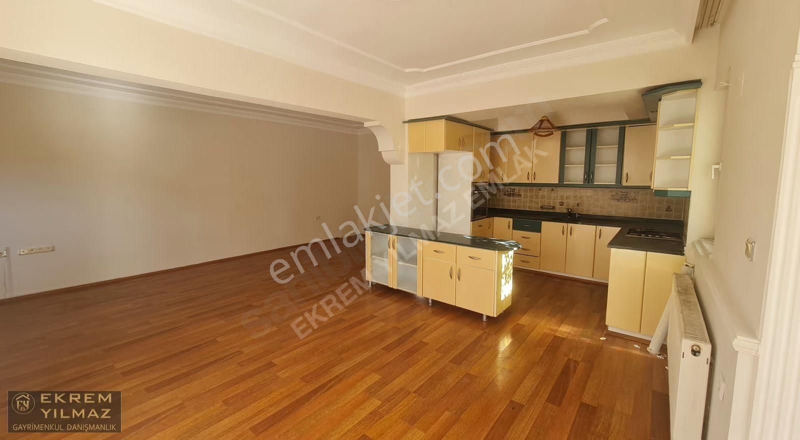 Köyceğiz Ulucamii Mahallesin'de 5+1 Bitişik Tripleks Villa