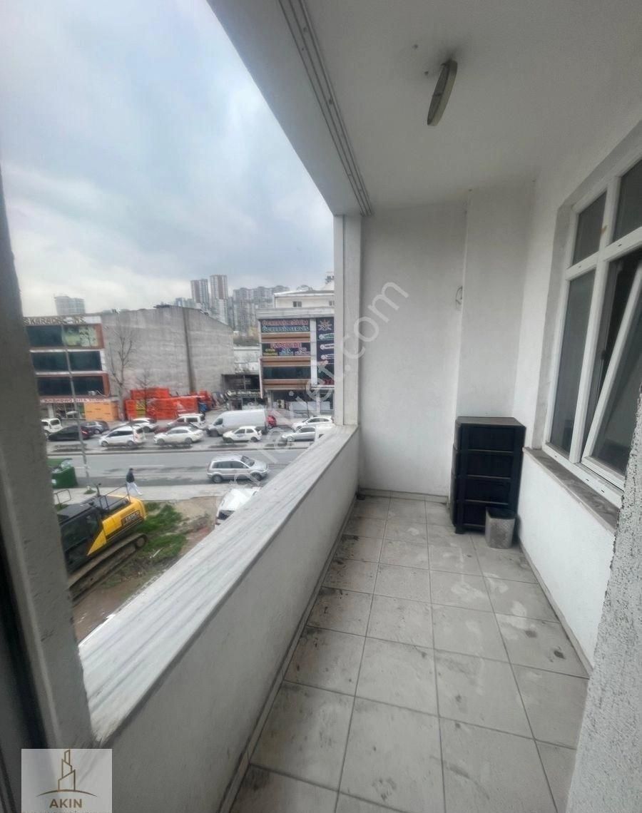 Tadilat Boyası Yapılmış Cadde Üzeri Geniş 2 Banyolu Kiralık 2+1 Daire - Görsel 3