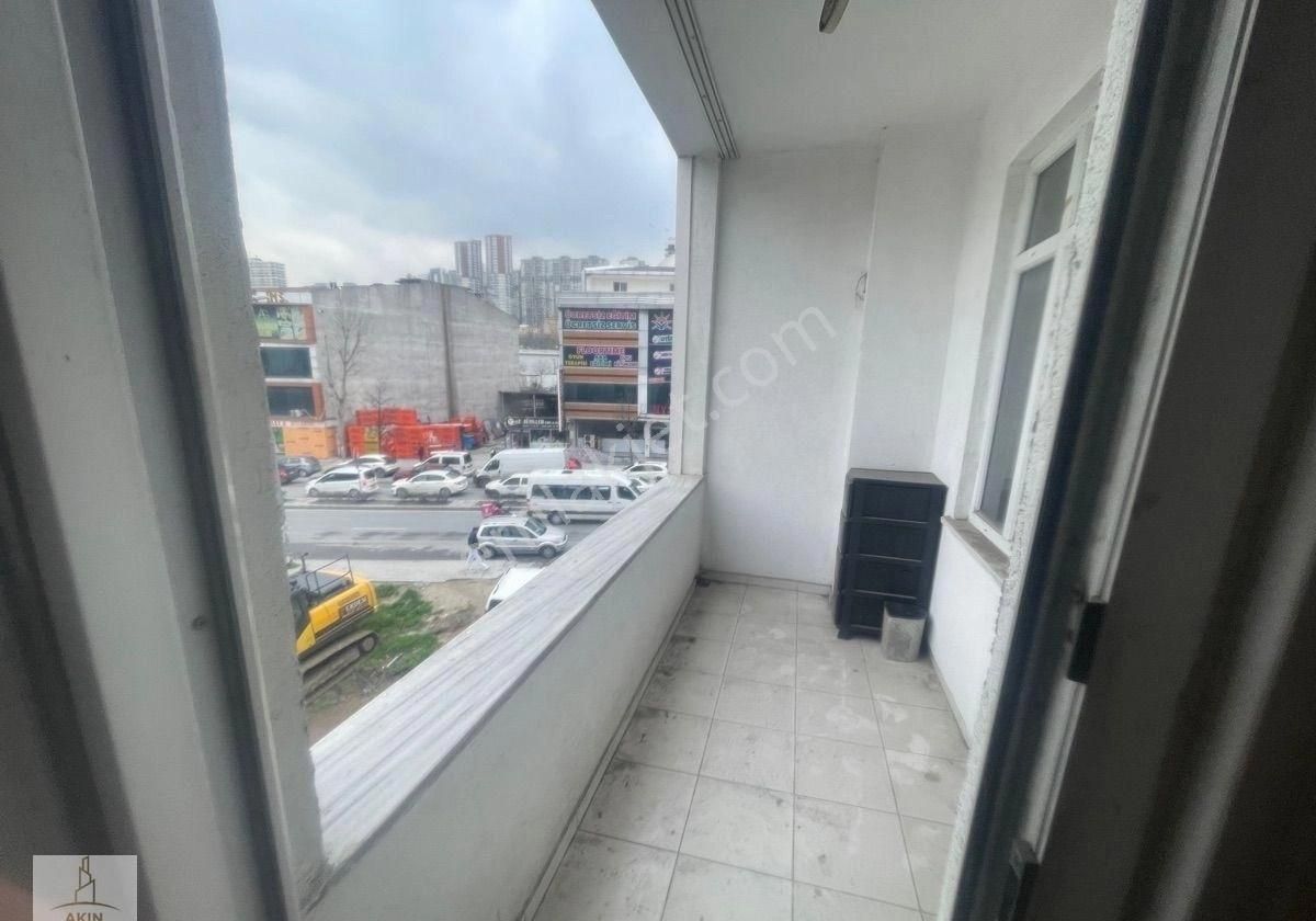 Tadilat Boyası Yapılmış Cadde Üzeri Geniş 2 Banyolu Kiralık 2+1 Daire - Görsel 2