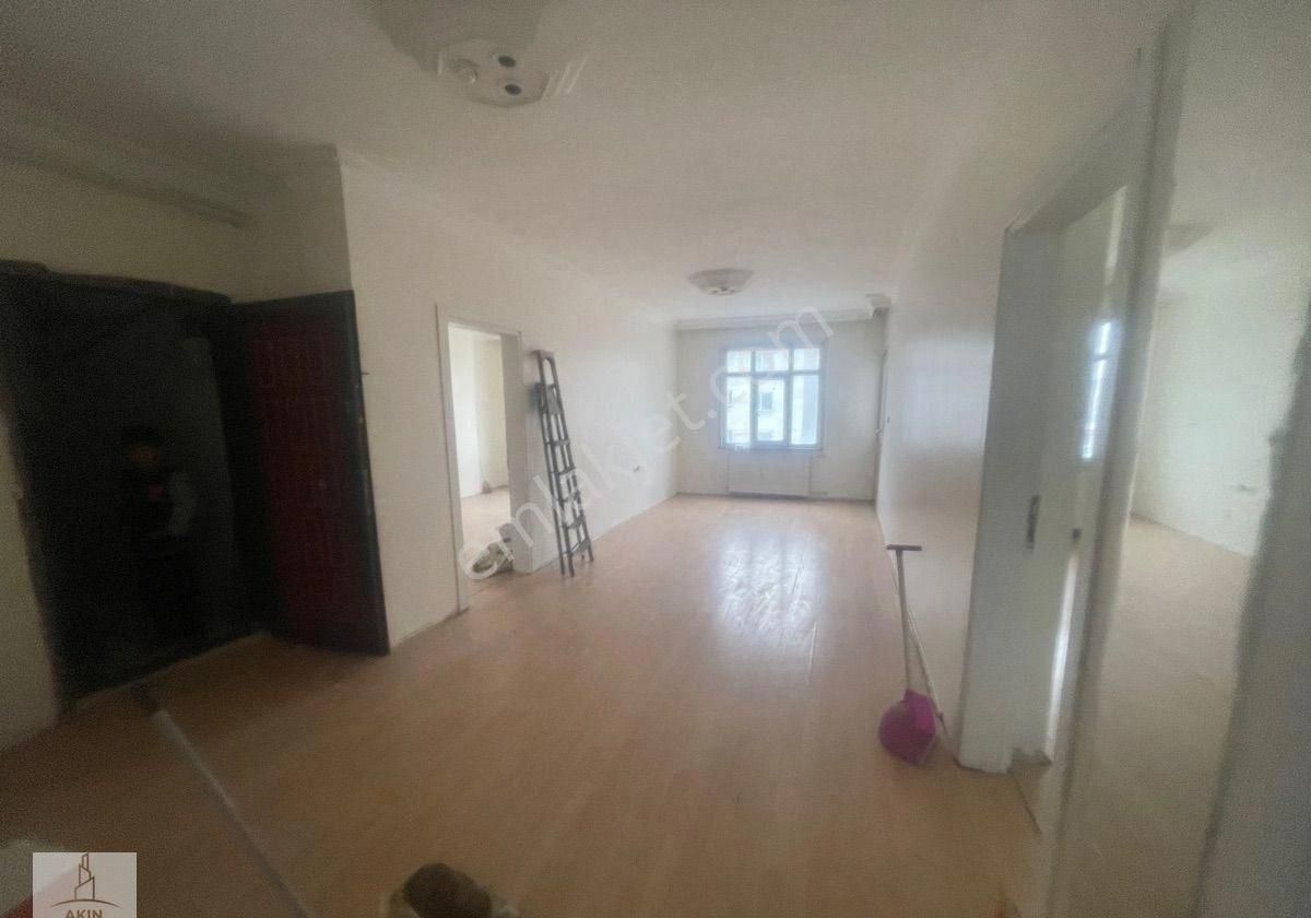 Tadilat Boyası Yapılmış Cadde Üzeri Geniş 2 Banyolu Kiralık 2+1 Daire - Görsel 5