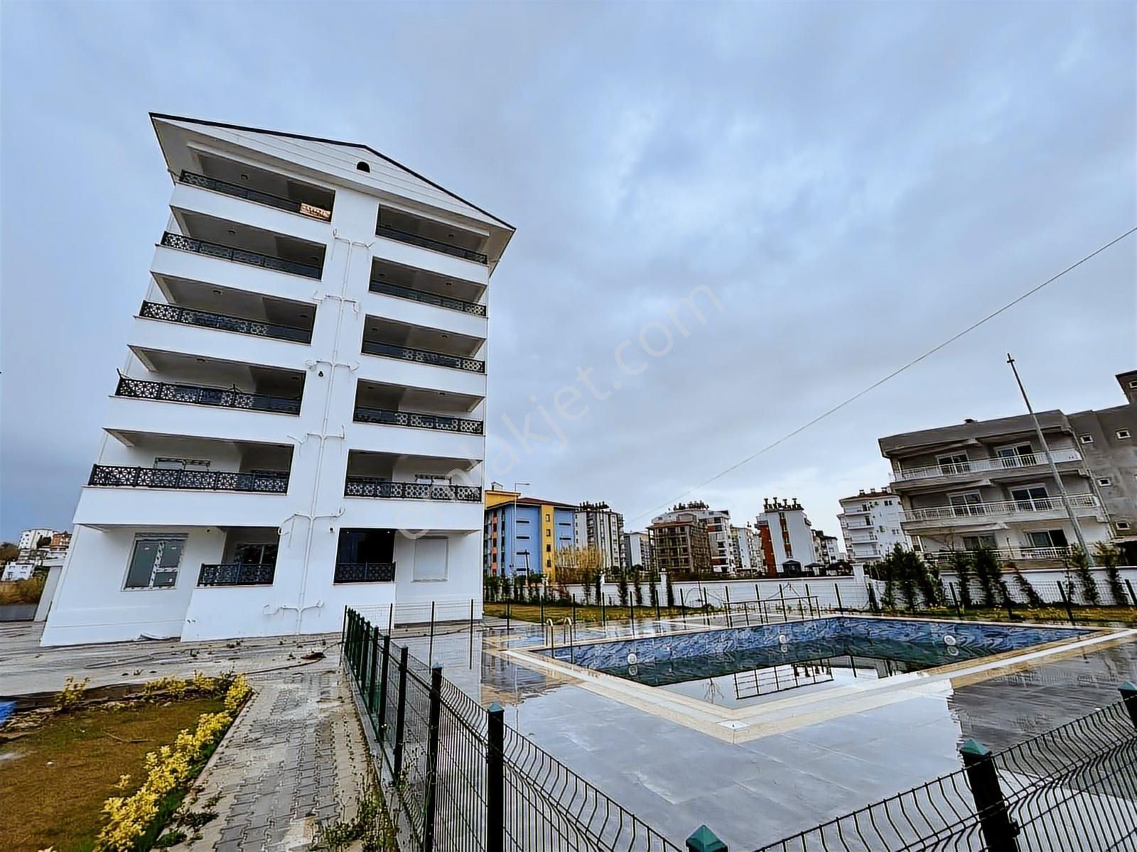 Serik Merkezde Havuzlu Site İçerisinde 2+1 Satılık Daire - Görsel 11