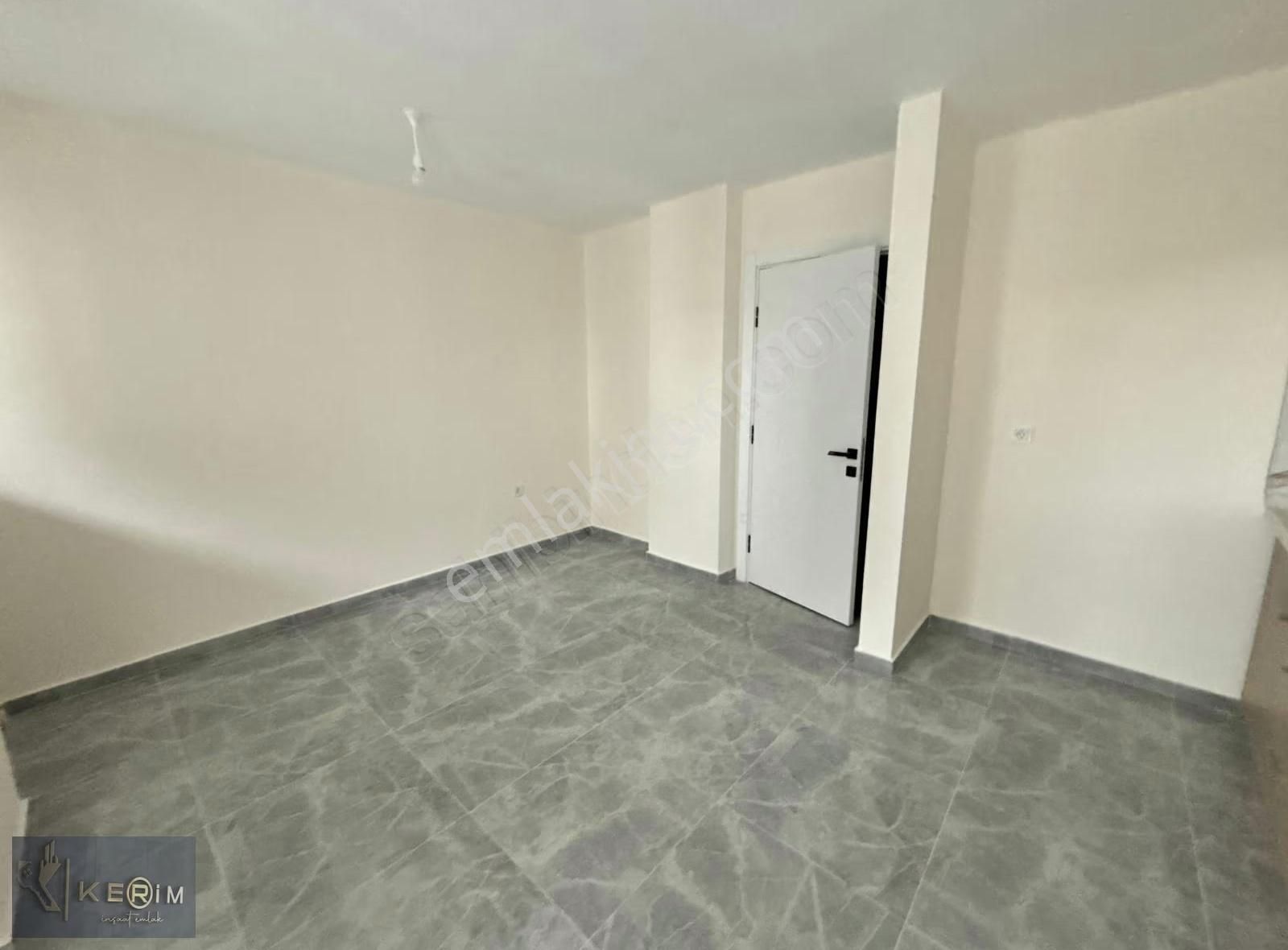 Kerim'den Küçükkuyu Merkez'de 1+1 Kiralık Daire