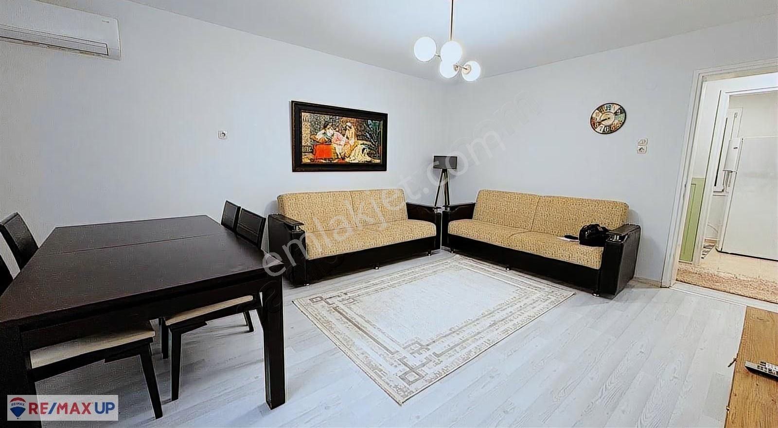 Balçova Eğitim Mh.'de İstinye Avm'ye Yakın,eşyalı Kiralık Daire