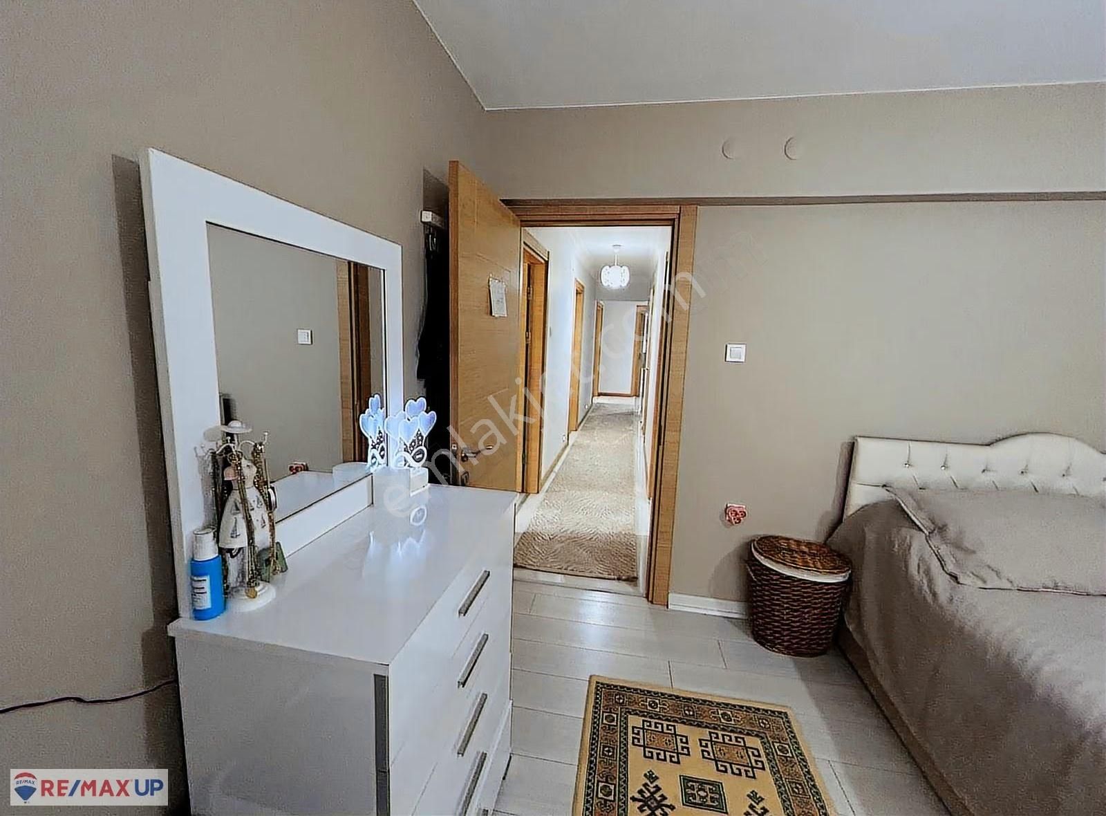 Girne Bulvarı Üzerinde Tam Bakımlı Ebeveyn Banyolu 3+1 Daire - Görsel 15