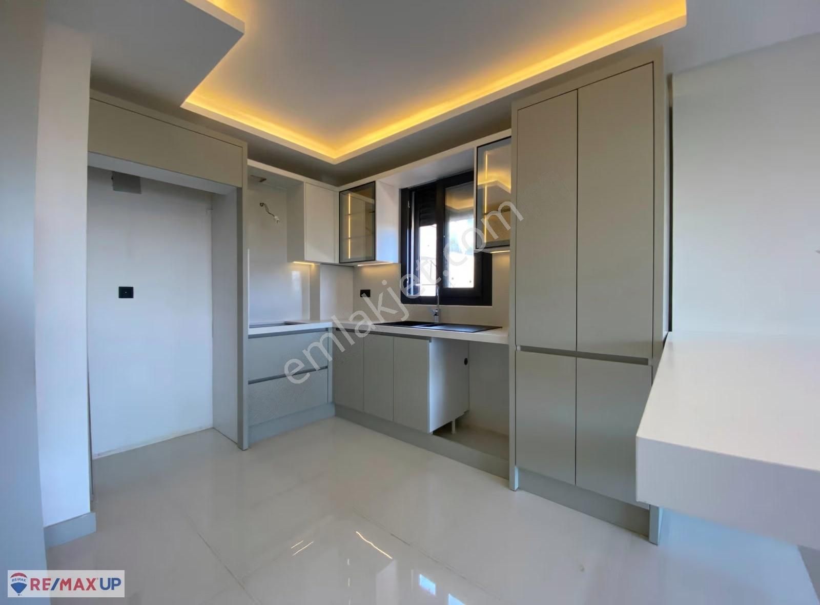 Kuşadası Havuzlu Sitede Bahçe Konforu - Görsel 4