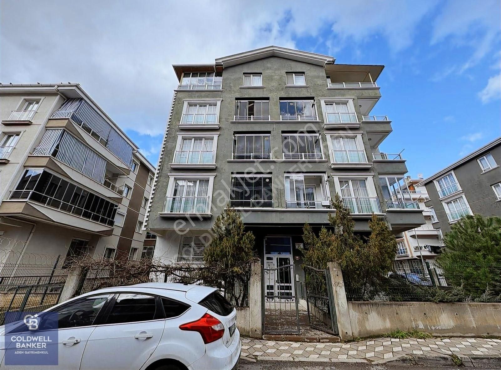 Merkezi//kamu Servis//full Eşya//1+1//kiralık Ferah Daire