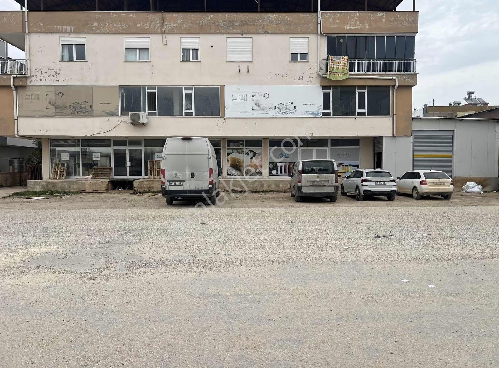 Altınova Sinan Mahallesinde Kiralık Ruhsatlı 1100 M² İş Merkezi