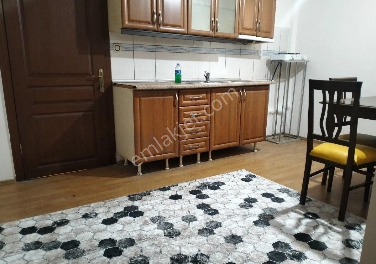Bekar Memura Uygun Metroya Yakın Kiralık 1+1 Kısmen Möbleli - Görsel 9
