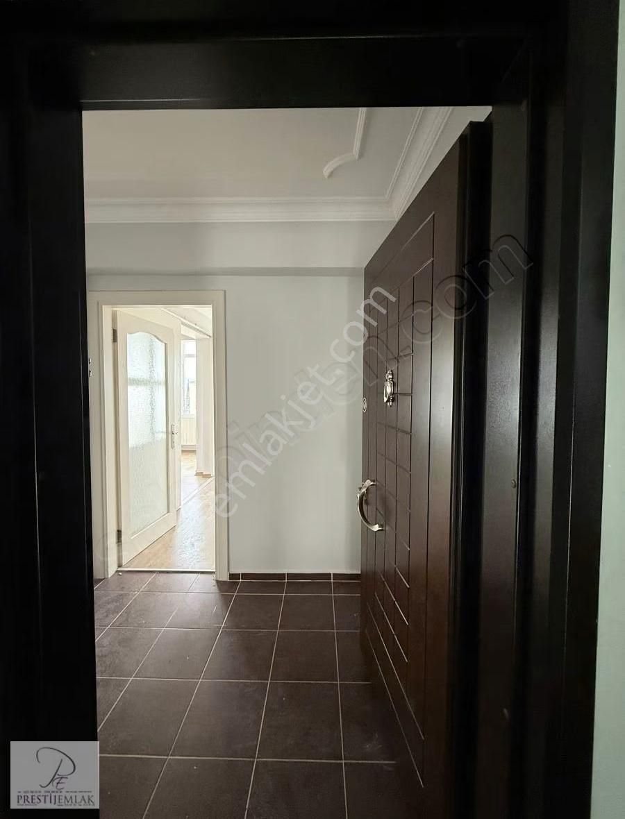 Tire Prestijden Satılık Mükemmel Konumda Daire - Görsel 3