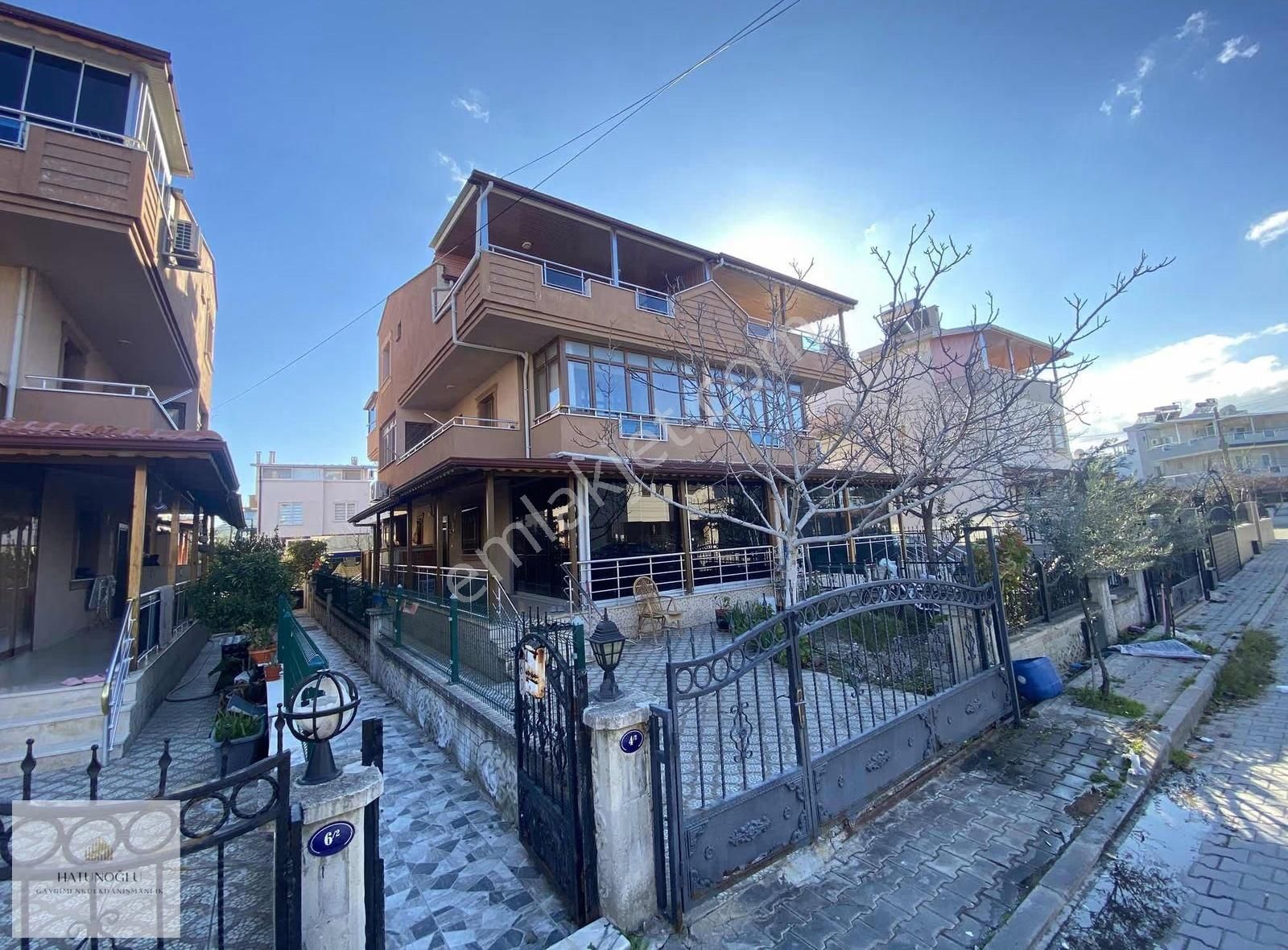 Hatunoğlu'ndan Satılık Dikili'de 4+1 Tripleks Villa