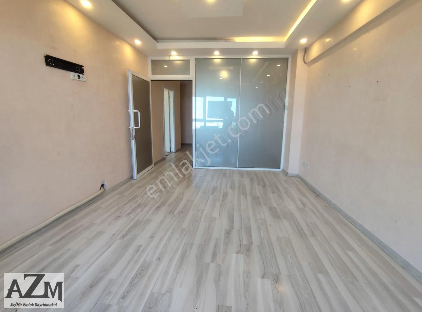 Azmir'den Belediye Karşısı Kiralık 45 M2 Ofis For Rent