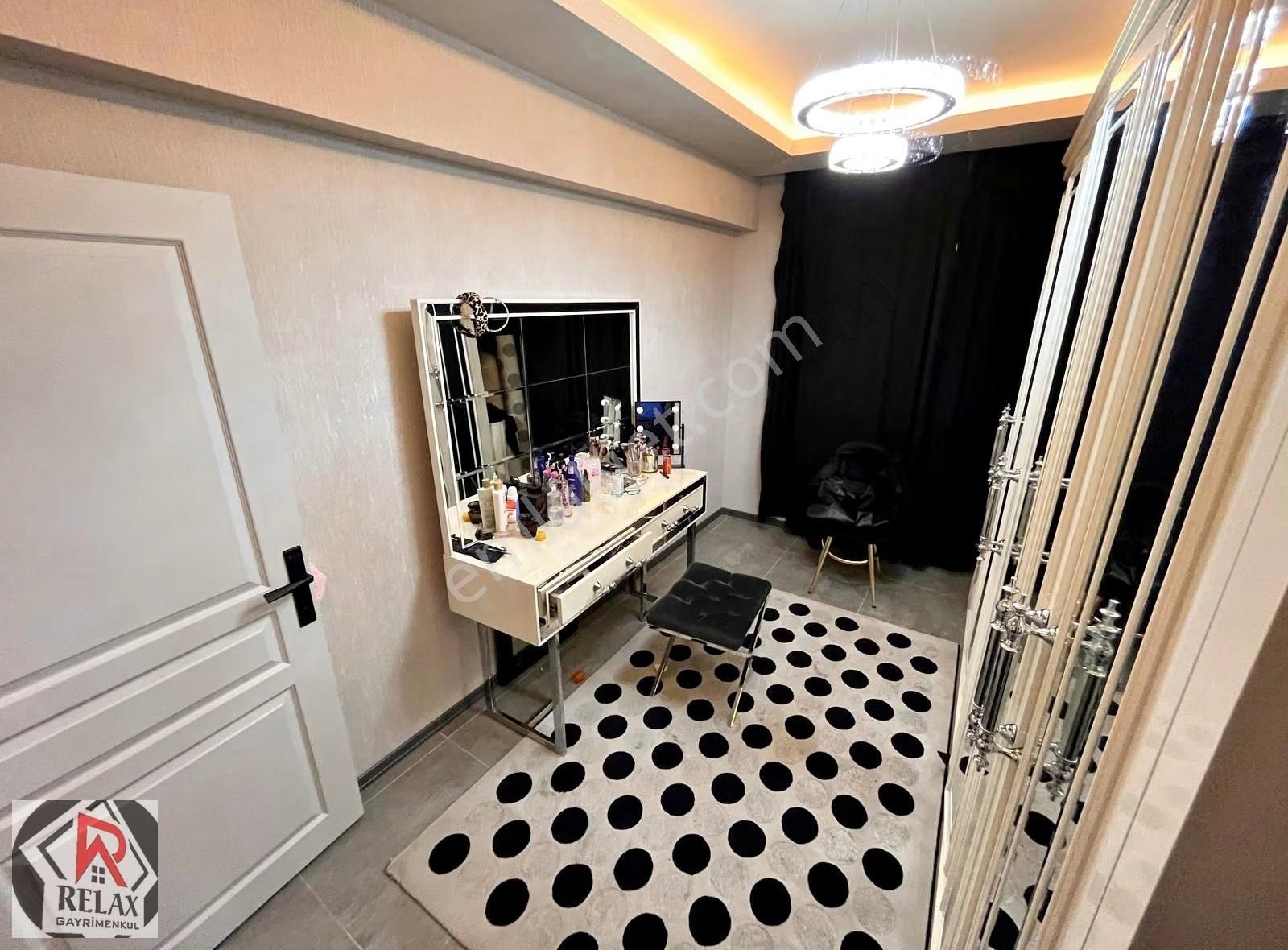 Relax'tan Seyitler Cd. Üzeri Lüx Yapılı Geniş Ön Cephe 3+1 - Görsel 6