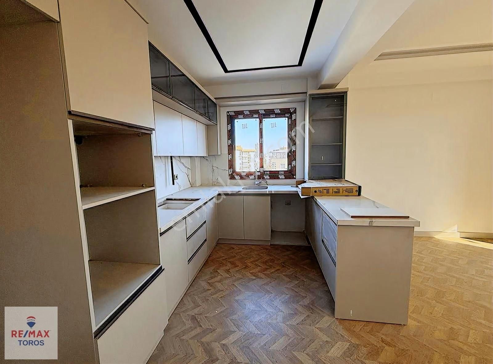 Remax Toros'tan Mezitli'de Özbay Konakları'nda Satılık Sıfır 4+1 - Görsel 2