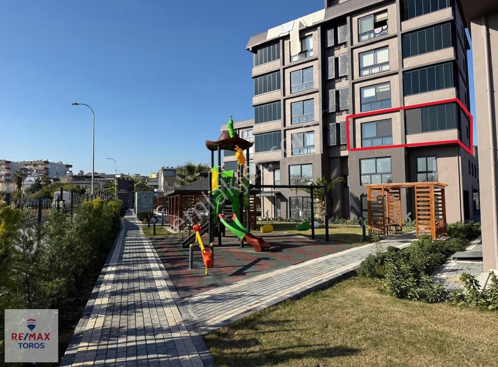 Remax Toros'tan Mezitli'de Özbay Konakları'nda Satılık Sıfır 4+1