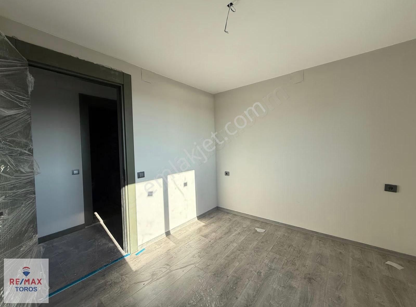 Remax Toros'tan Vatan Caddesi Otoban Çıkışında Satılık 2+1 - Görsel 10