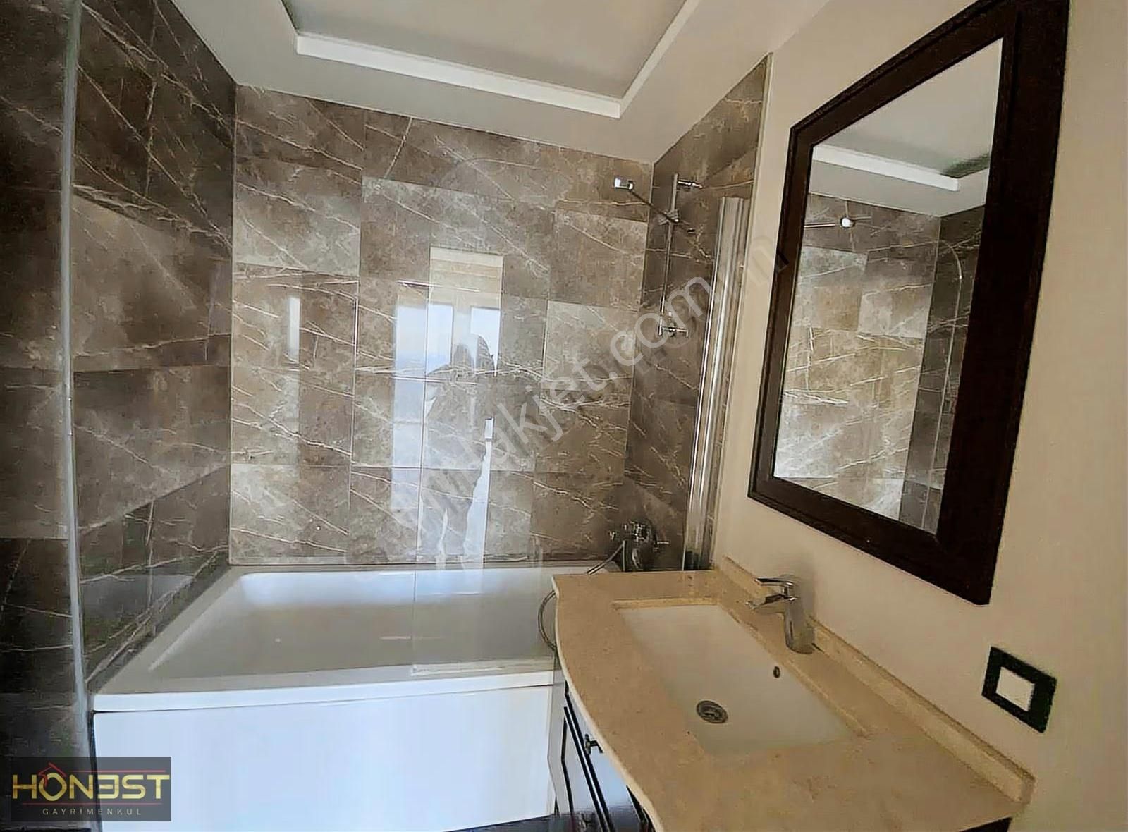 Kiptaş Venezia Mega Satılık 3+1 Boş Daire...bakımlı Temiz Daire - Görsel 4