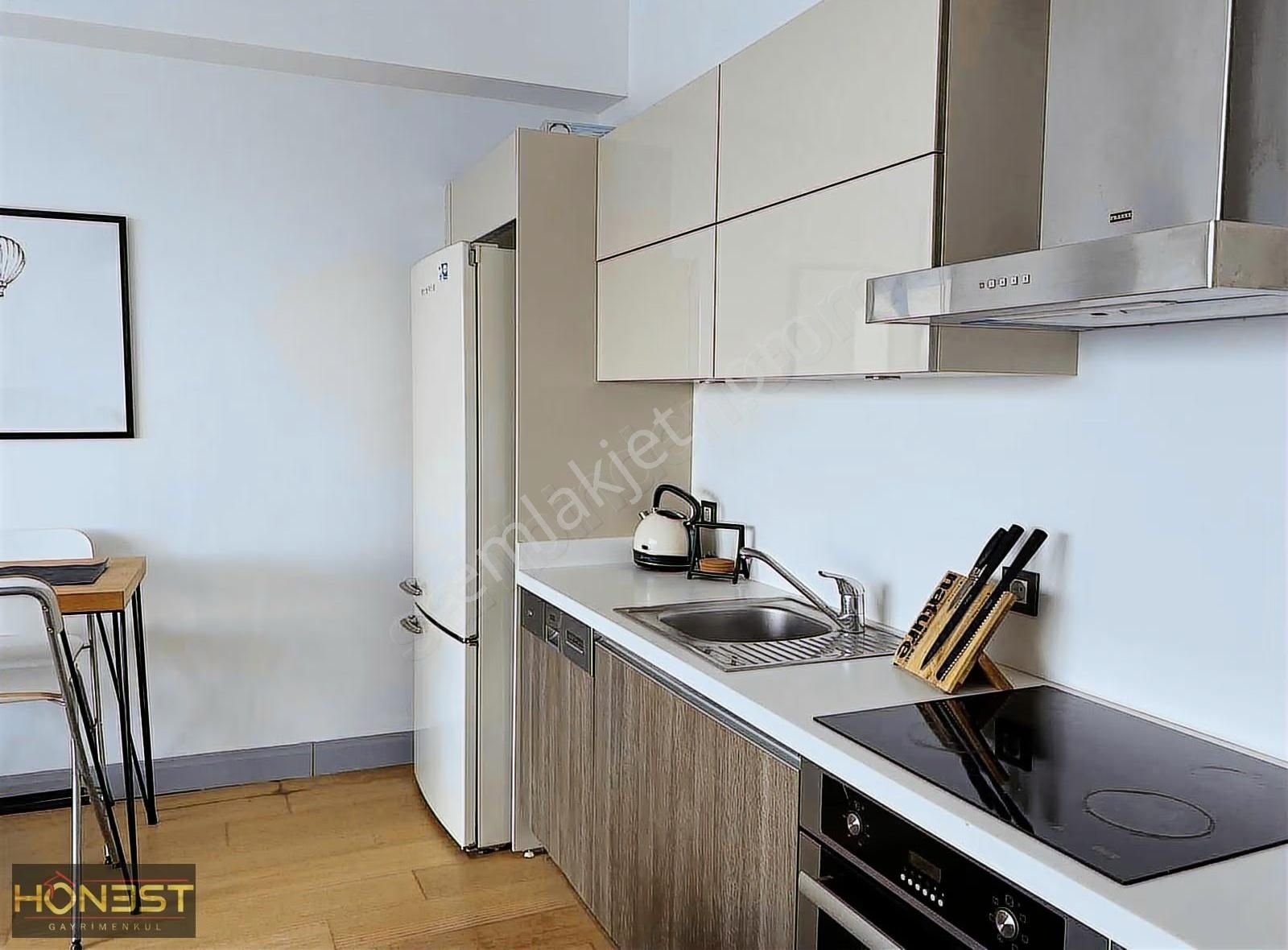 Kiptaş Venezia Mega Satılık 1+1 Kare Salon Eşyalı Daire - Görsel 10