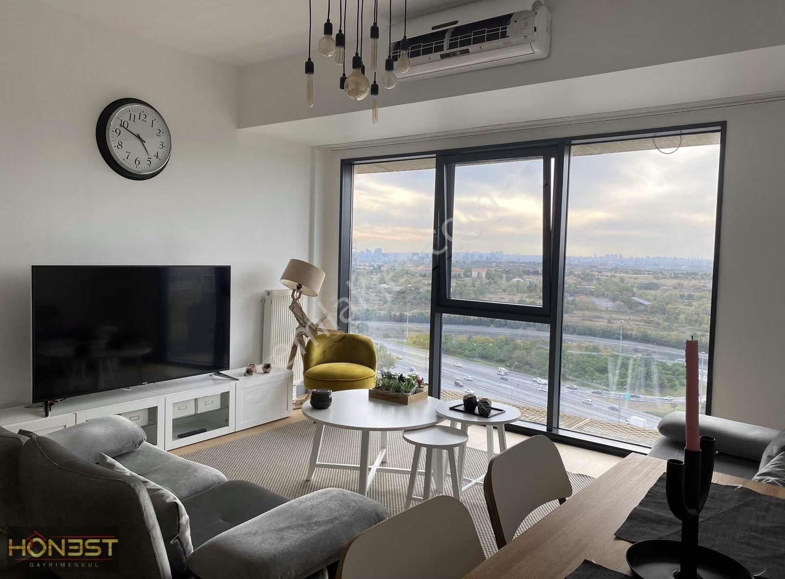 Kiptaş Venezia Mega Satılık 1+1 Kare Salon Eşyalı Daire - Görsel 2