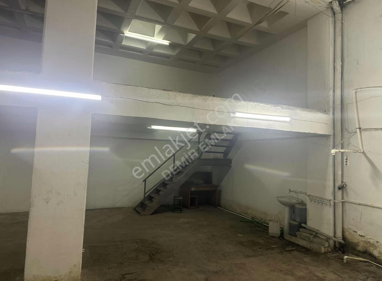 Demirden İkitelli Osbde Araç Yanaşır Temiz Boş 250 M2 İşyeri - Görsel 3