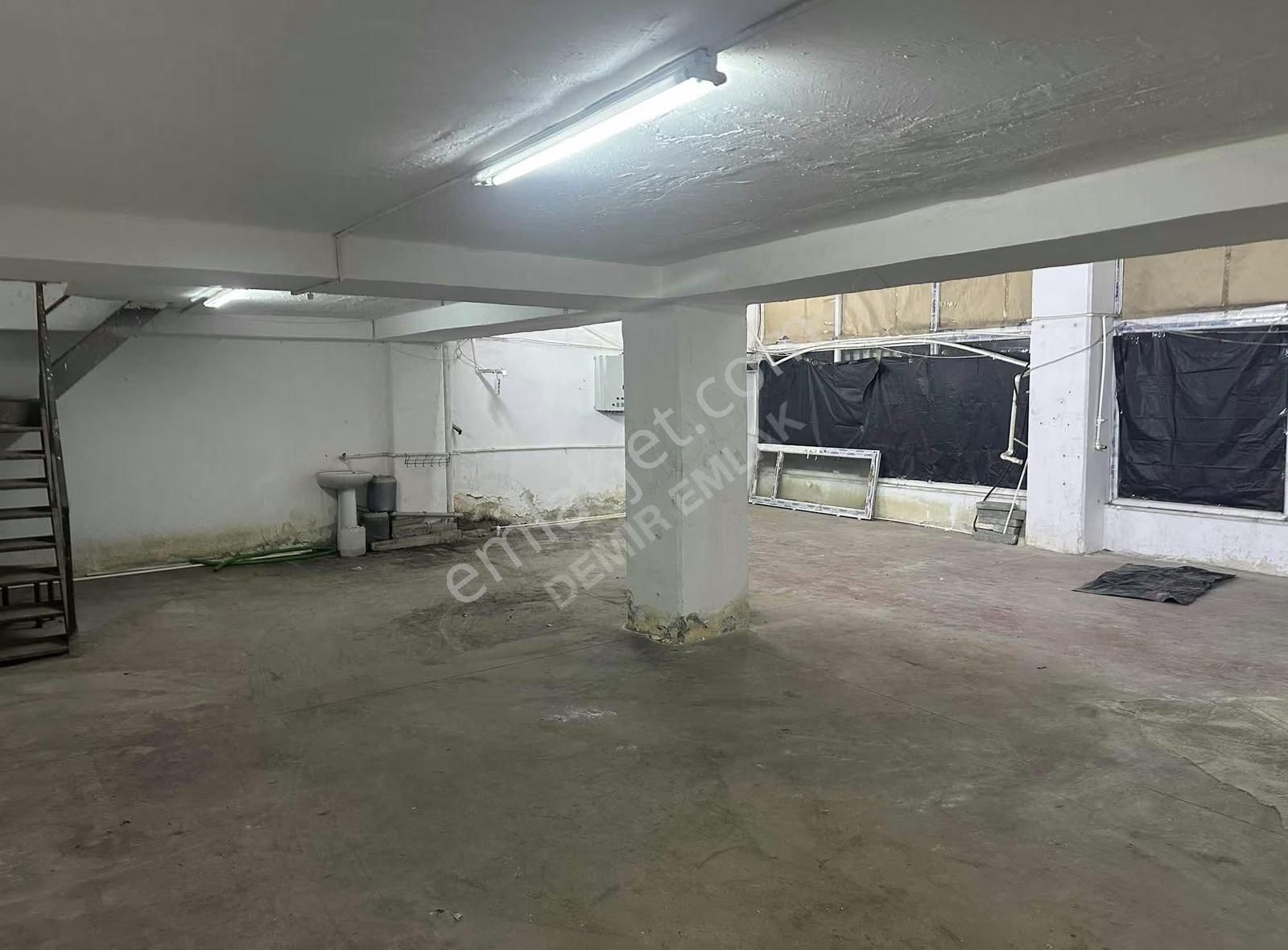 Demirden İkitelli Osbde Araç Yanaşır Temiz Boş 250 M2 İşyeri - Görsel 2