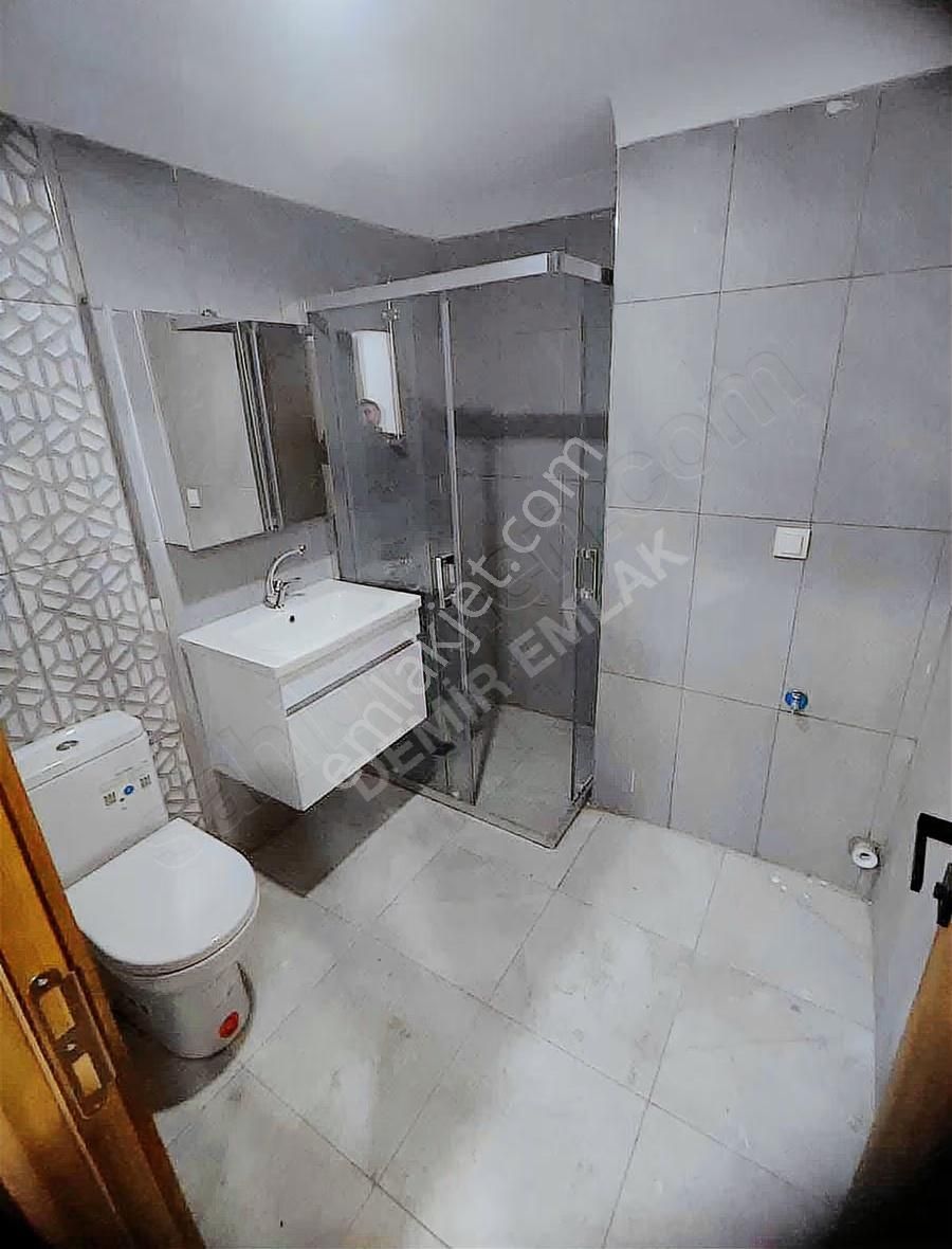 Demirden Üç Cepeli Oturuma Hazır Temiz Bahçe Katı Sıfır Daire