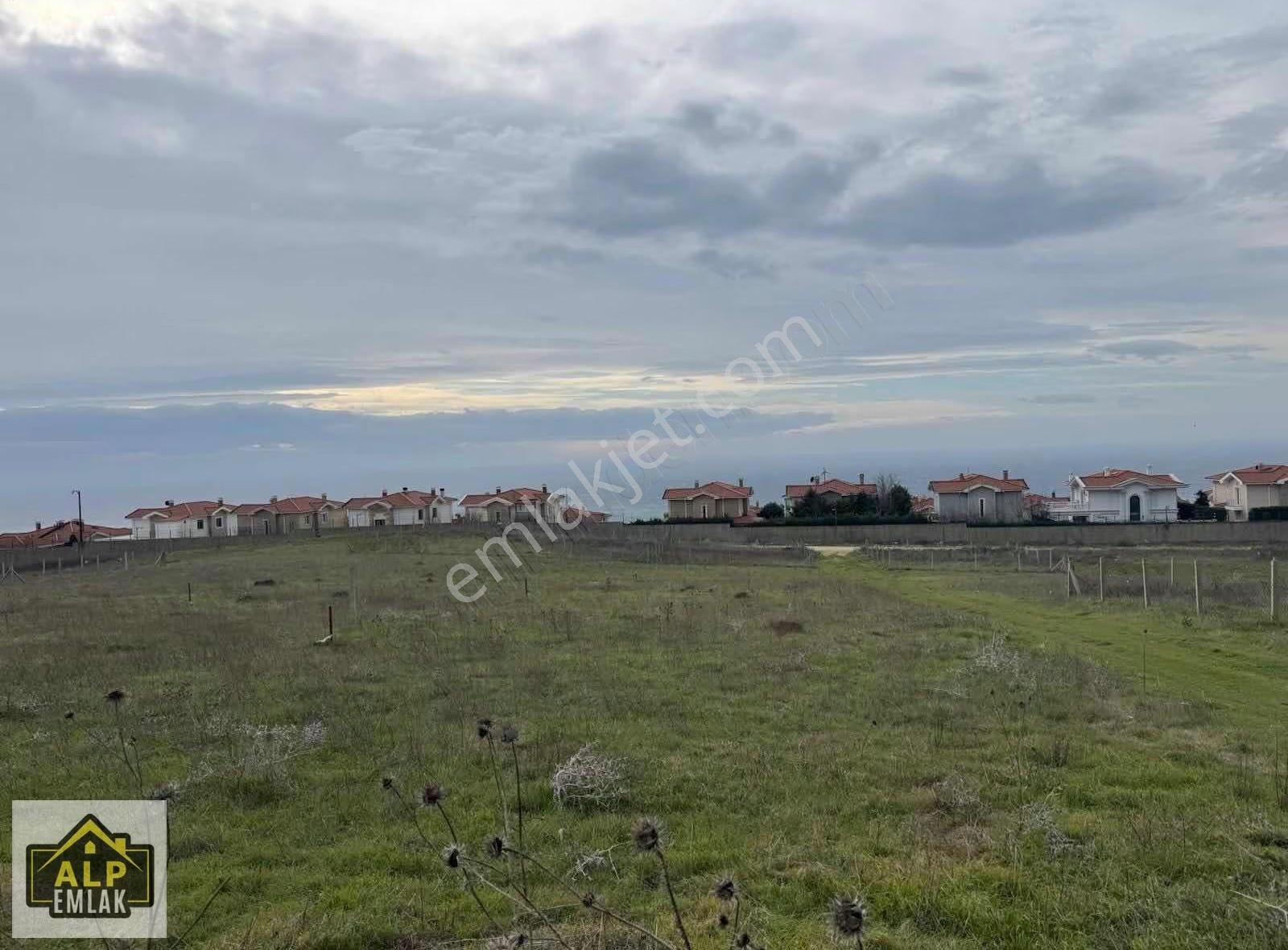 Büyükcekmece Güzelcede Full Denizmanzaralı243 Metre İmarlı Arsa