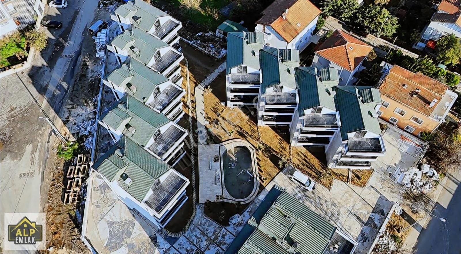 Kumburgaz'da Site İçinde 7+1 Deniz Manzaralı Satılık 0 Villa