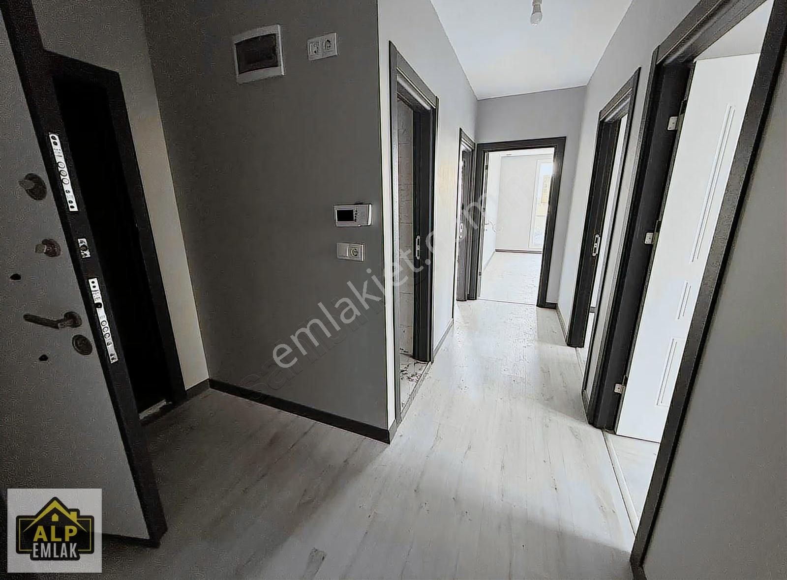 Alp Emlaktan Geniş Kullanımlı 3+1 Kat Mülkiyetli Güney Cephe - Görsel 18