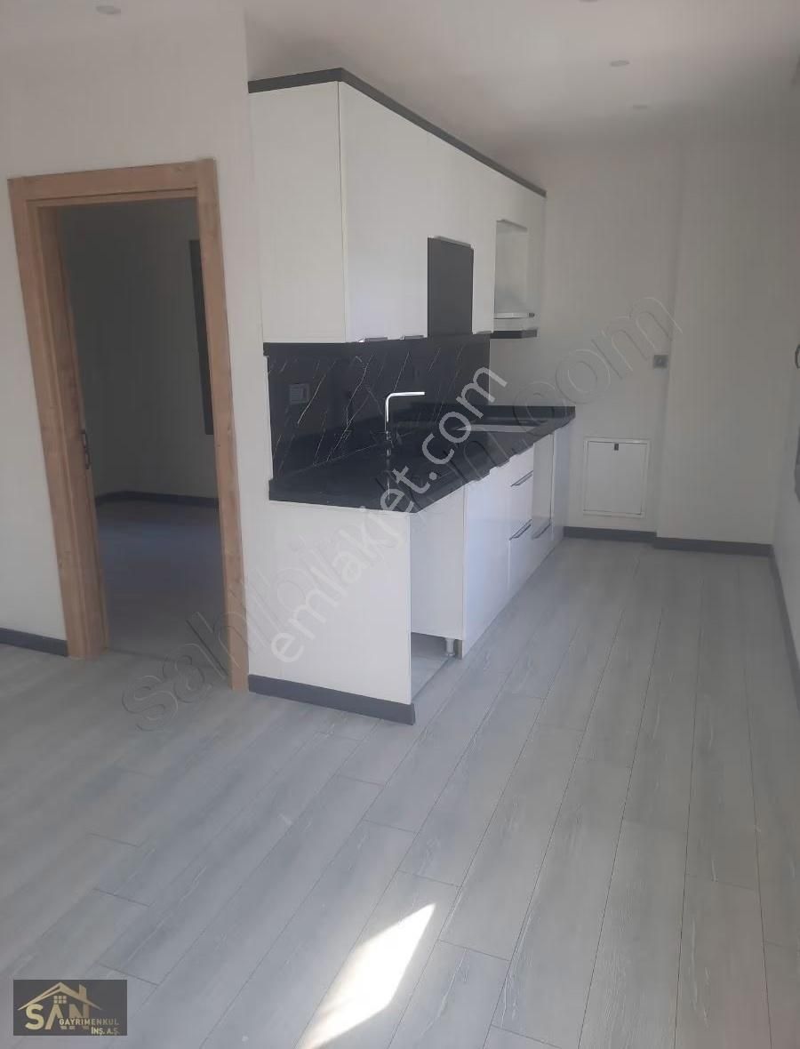 Urla Merkezde Kiralık 1+1 Daire - Görsel 6