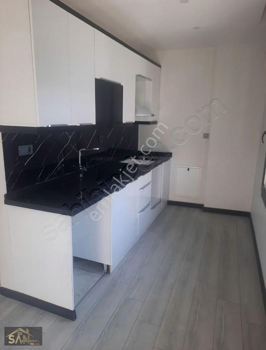 Urla Merkezde Kiralık 1+1 Daire - Görsel 3
