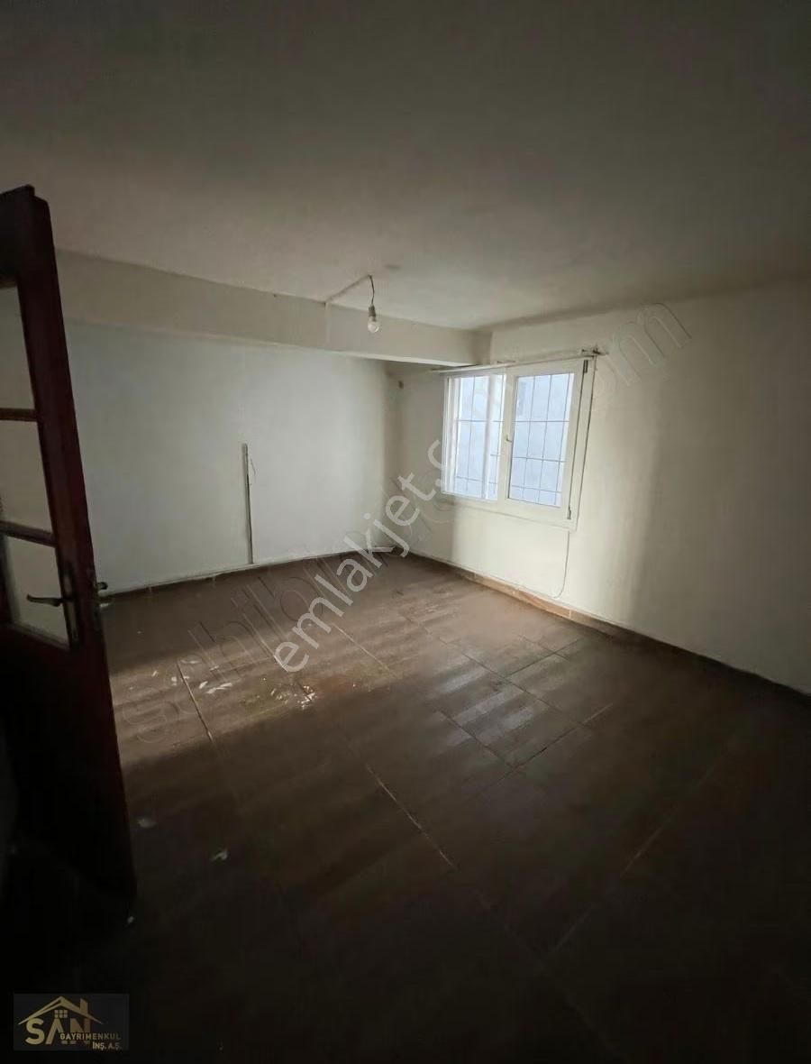 Urla Merkezde Kiralık 2+1 Daire - Görsel 8