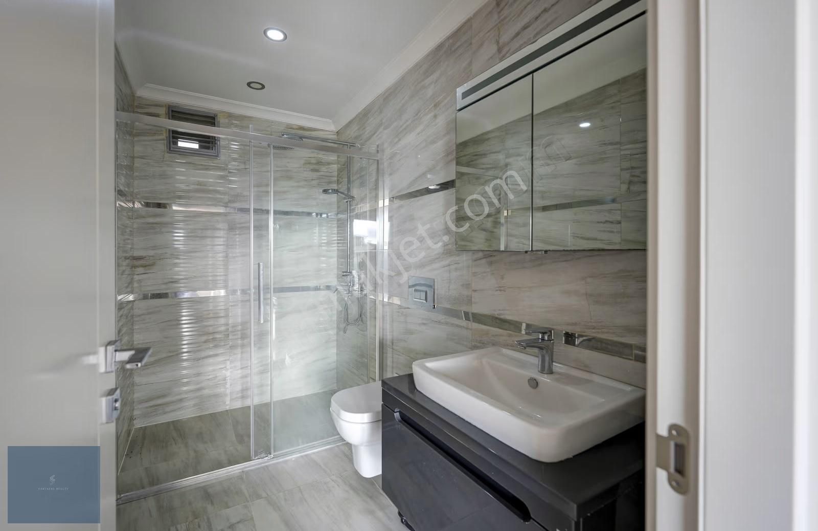 Çekmeköy'de Doğa İle İç İçe Sitede Tam Müstakil Lüks Villa - Görsel 2