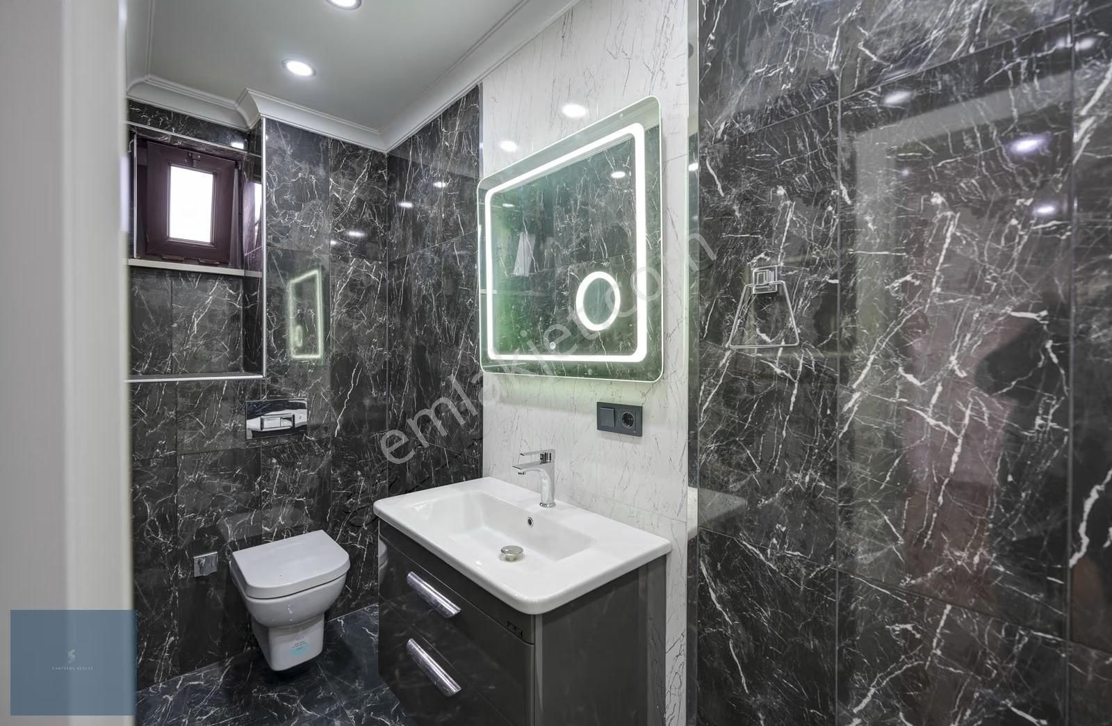 Çekmeköy'de Doğa İle İç İçe Sitede Tam Müstakil Lüks Villa - Görsel 18