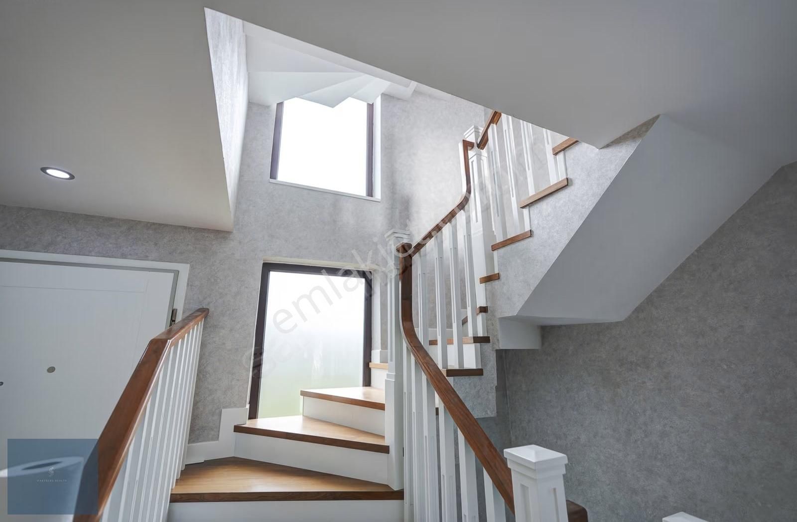 Çekmeköy'de Doğa İle İç İçe Sitede Tam Müstakil Lüks Villa - Görsel 12