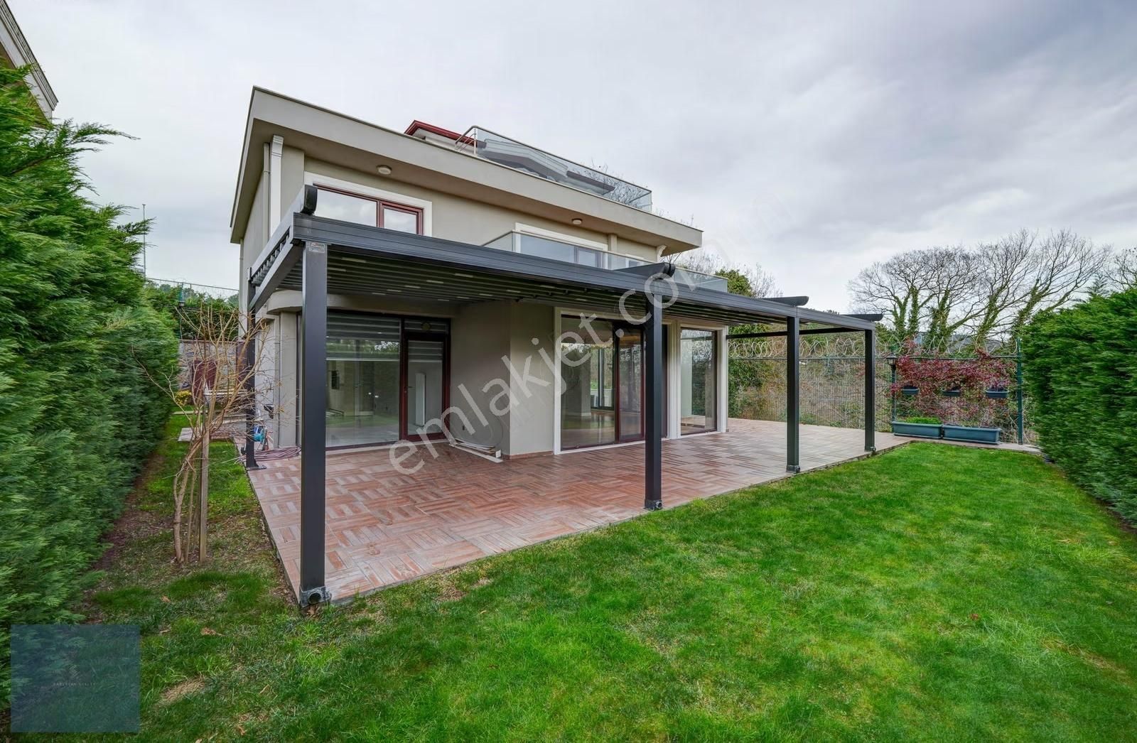 Çekmeköy'de Doğa İle İç İçe Sitede Tam Müstakil Lüks Villa - Görsel 9