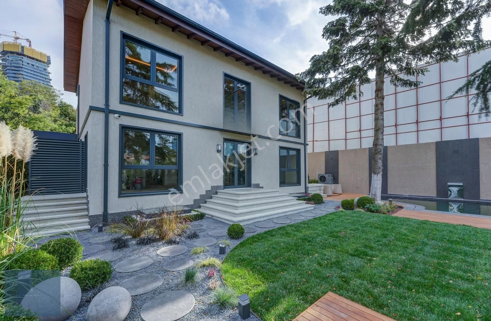 Levent'te Muhteşem Konumlu Geniş Bahçeli Sıfır Müstakil Villa - Görsel 21