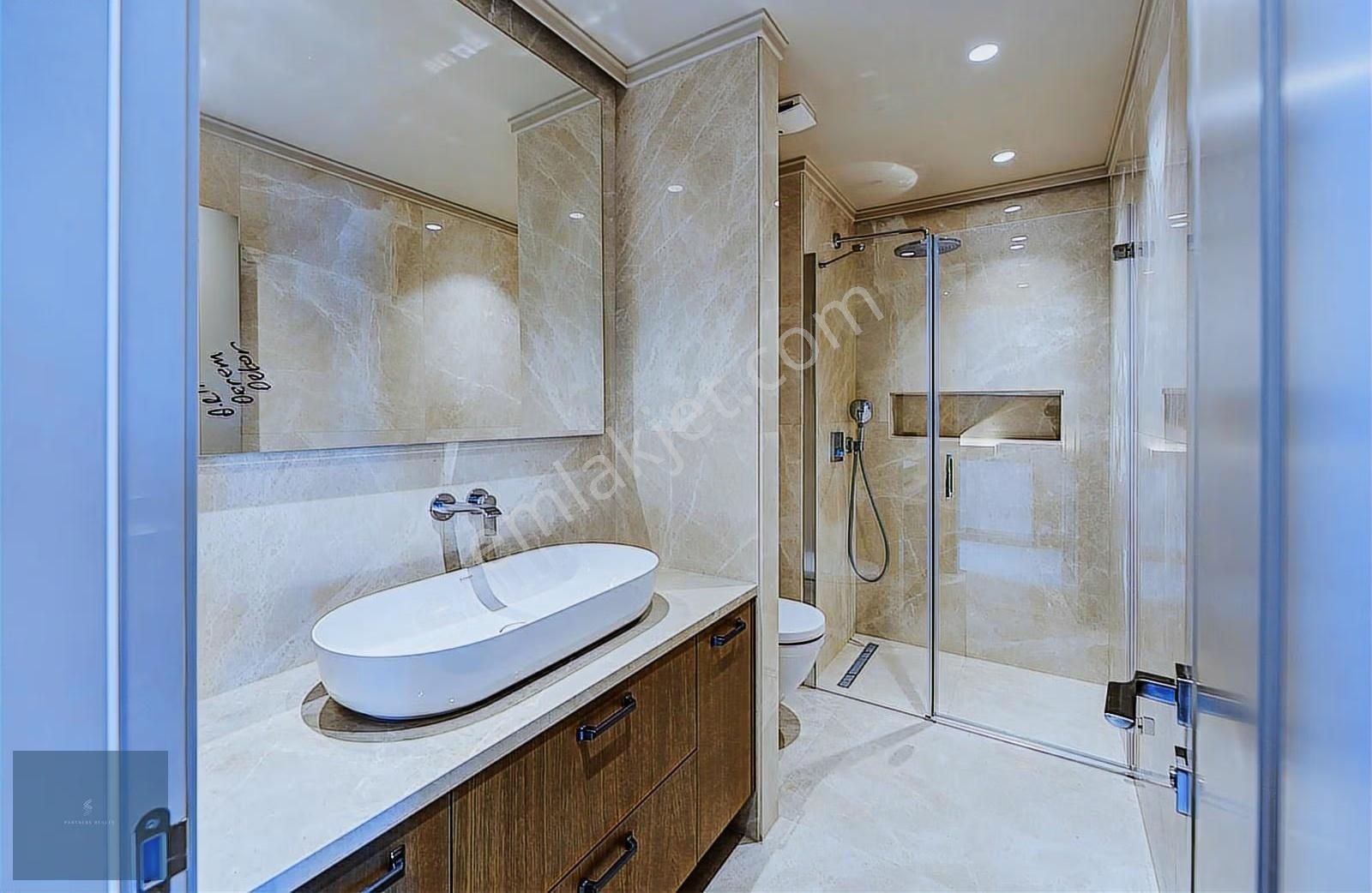 Levent'te Muhteşem Konumlu Geniş Bahçeli Sıfır Müstakil Villa - Görsel 3