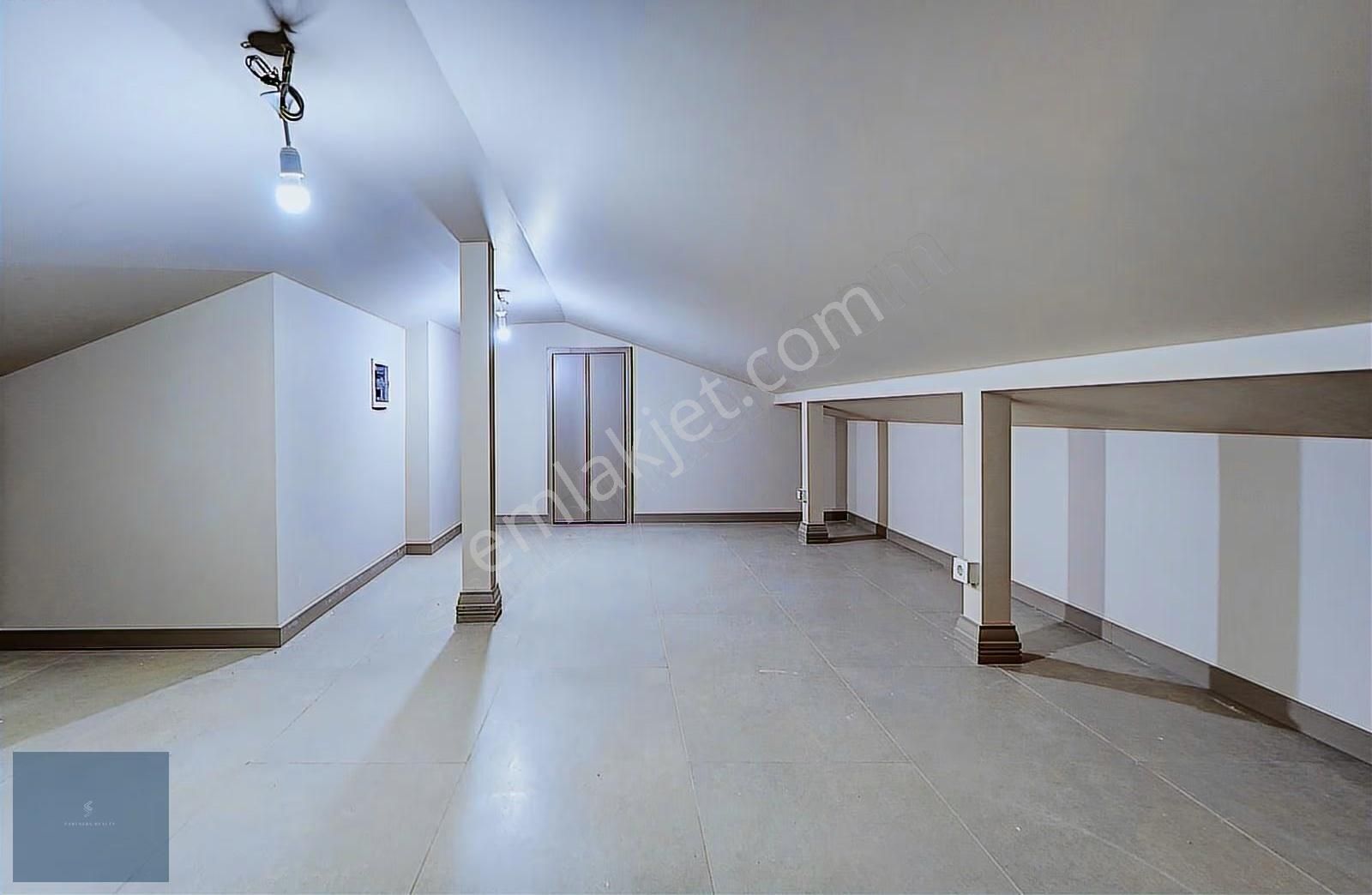 Levent'te Muhteşem Konumlu Geniş Bahçeli Sıfır Müstakil Villa - Görsel 19