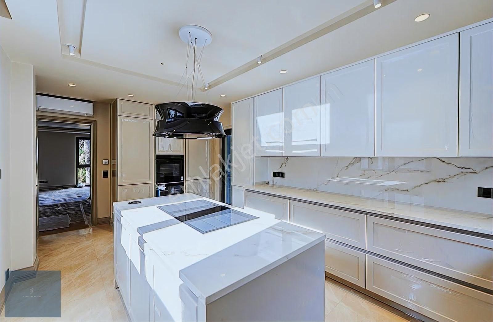 Levent'te Muhteşem Konumlu Geniş Bahçeli Sıfır Müstakil Villa - Görsel 17