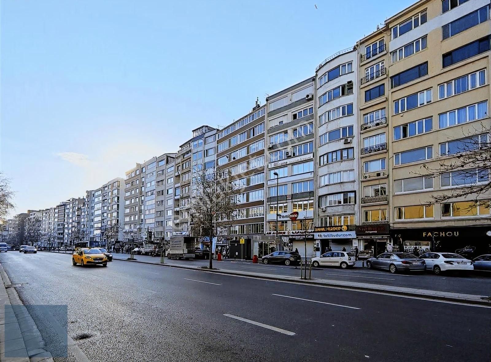 Harbiye Ana Caddede Çok İyi Konumlu Manzaralı Şık Kiralık Ofis - Görsel 23