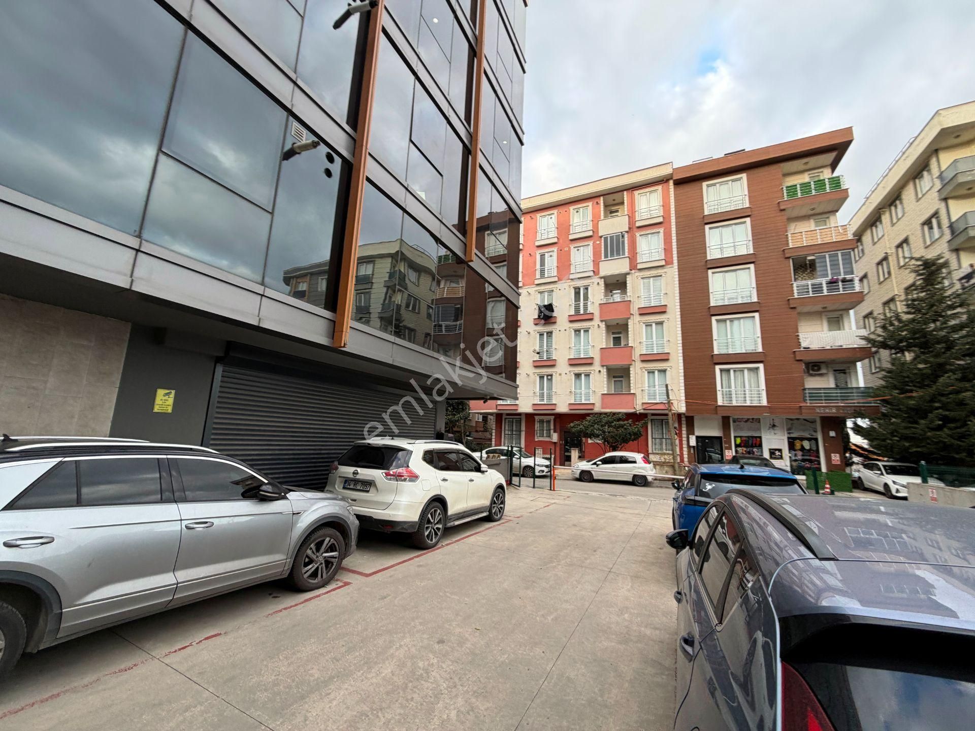 Sancaktepe Ticaret Merkezi 8 Yıllık Otoparklı 50m2 Kiralık Ofis - Görsel 28