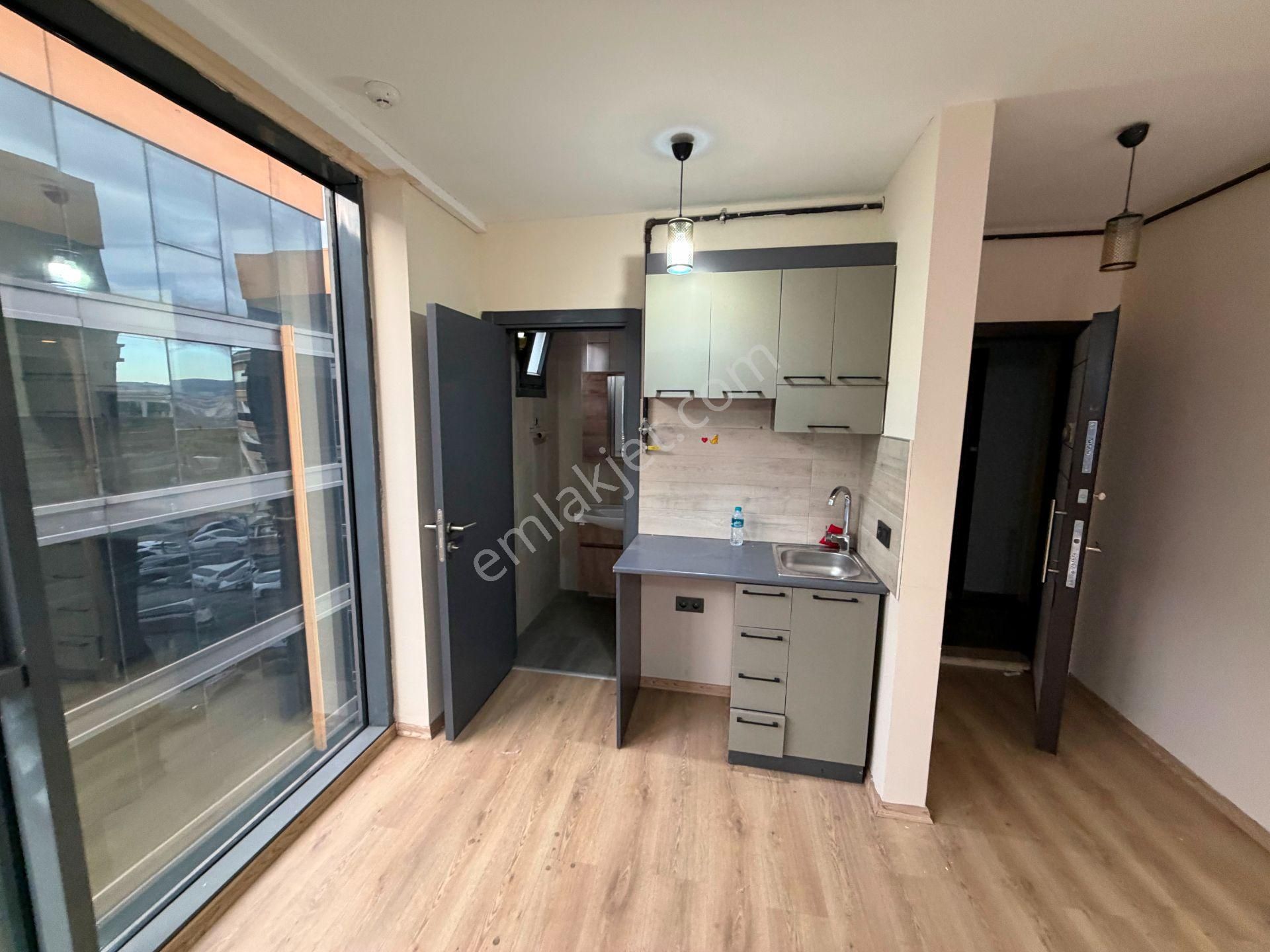 Sancaktepe Ticaret Merkezi 8 Yıllık Otoparklı 50m2 Kiralık Ofis - Görsel 13