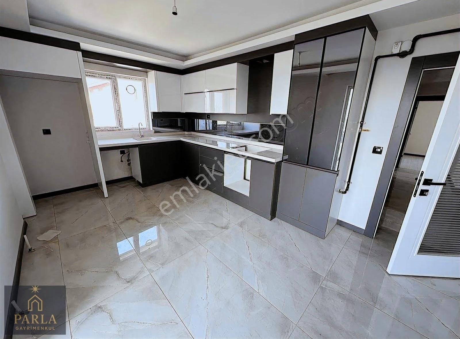 Parla Emlak'tan Sincan Tandoğan Mah. 3+1/125m2 Asansörlü Sıfır